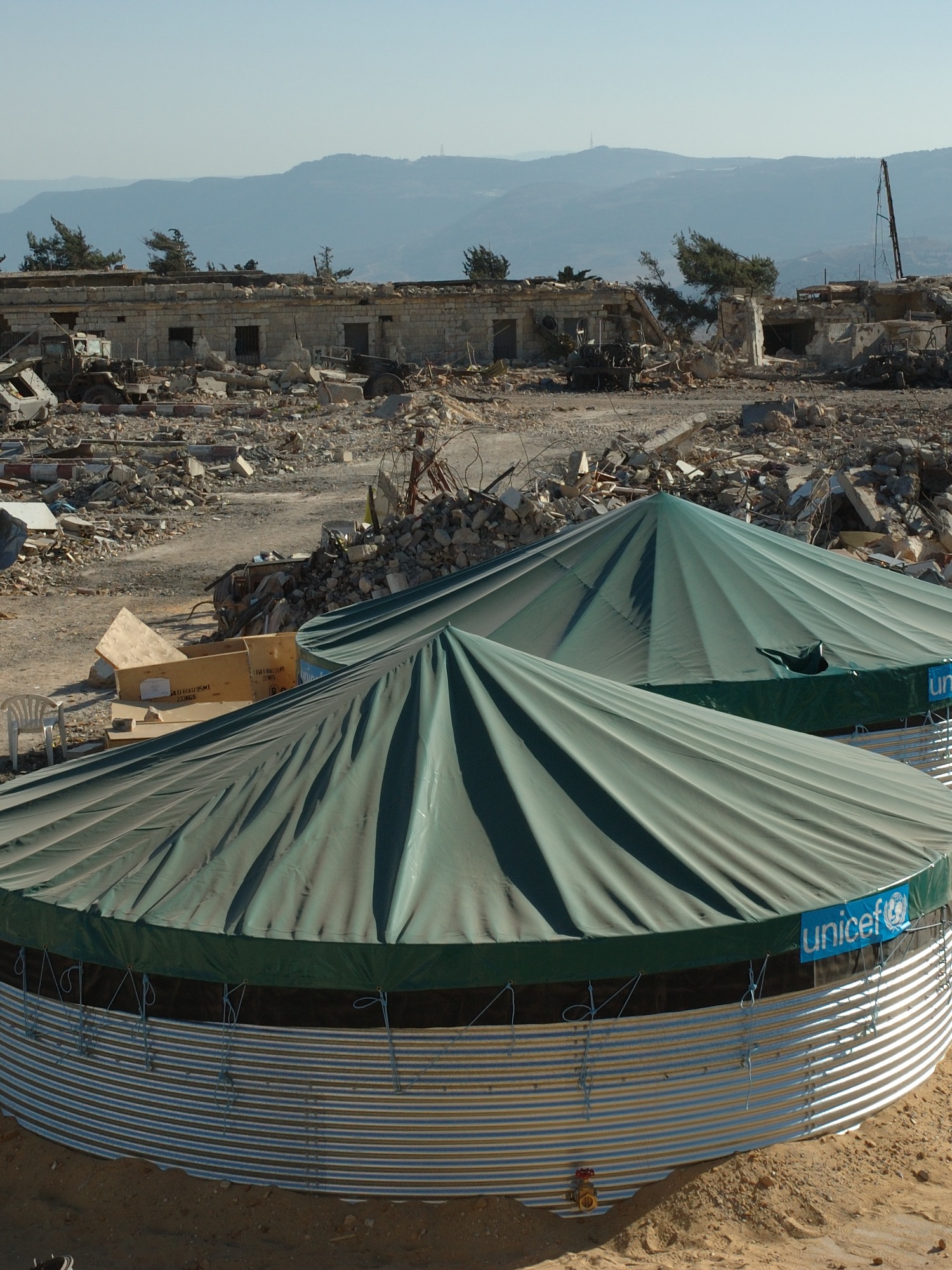 Khiam detention center used as the main image for Israeli withdrawal.